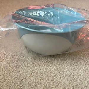 Pampered Chef Plastic Mixing Bowl - NEW